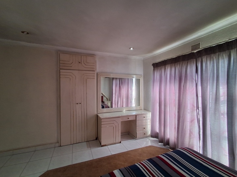 5 Bedroom Property for Sale in Manzil Park North West